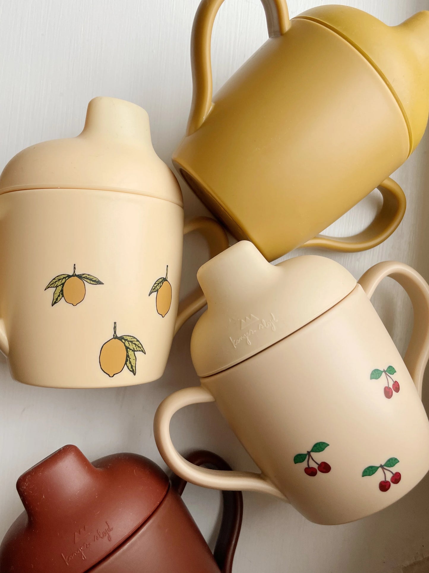 TASSES À BEC CERISE