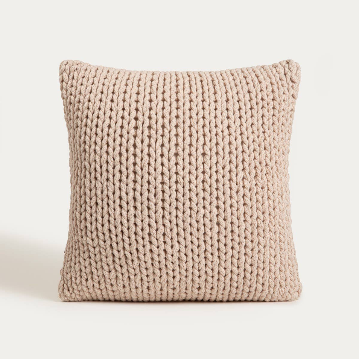 Coussin | RAYNE | avec un motif tricoté tissé à la main en écru