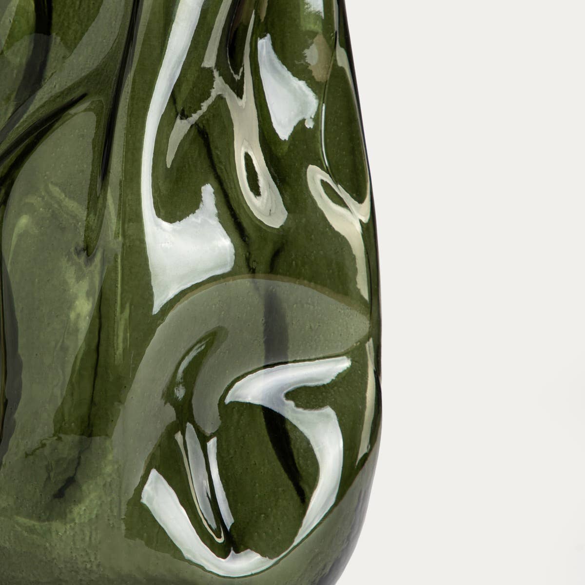 Vase | EVARA | verre vert cannelé | 16x27 cm