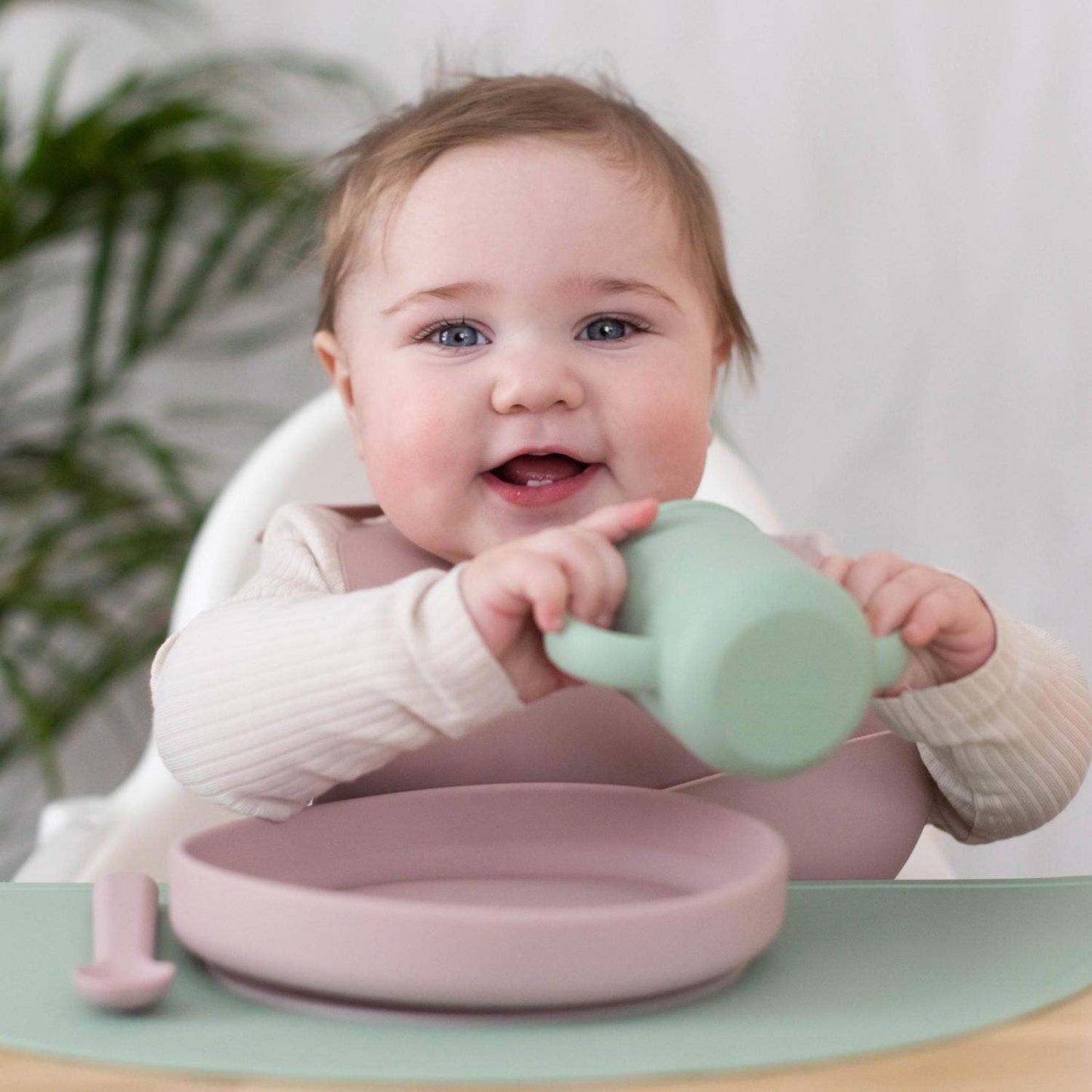 Assiette antidérapante et cuillère facile